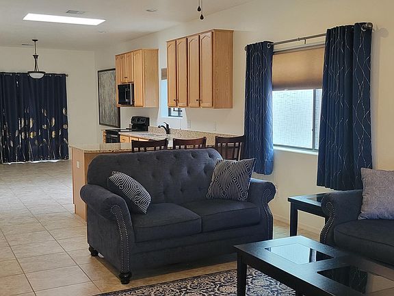5th image of 517 S MEADOWOOD Lane