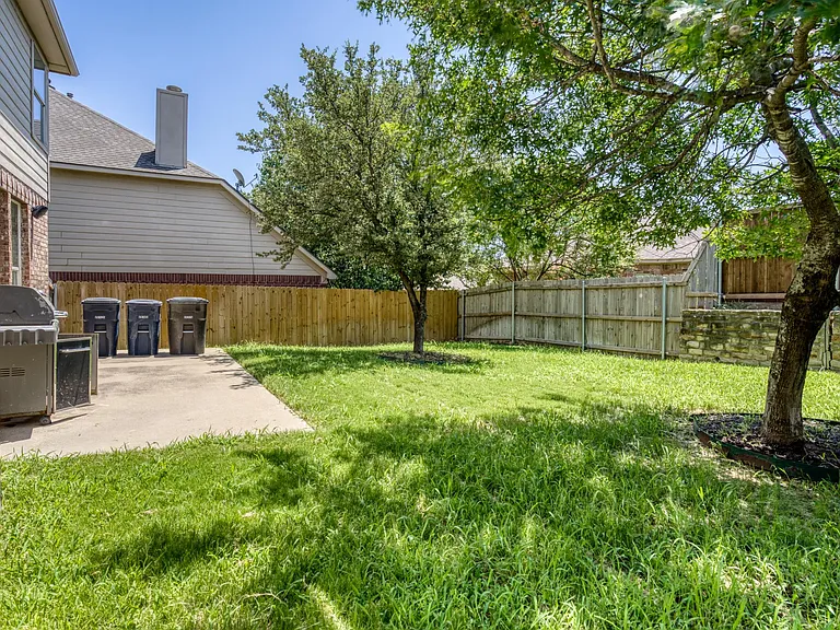 9909 Delamere Dr — Photo 28