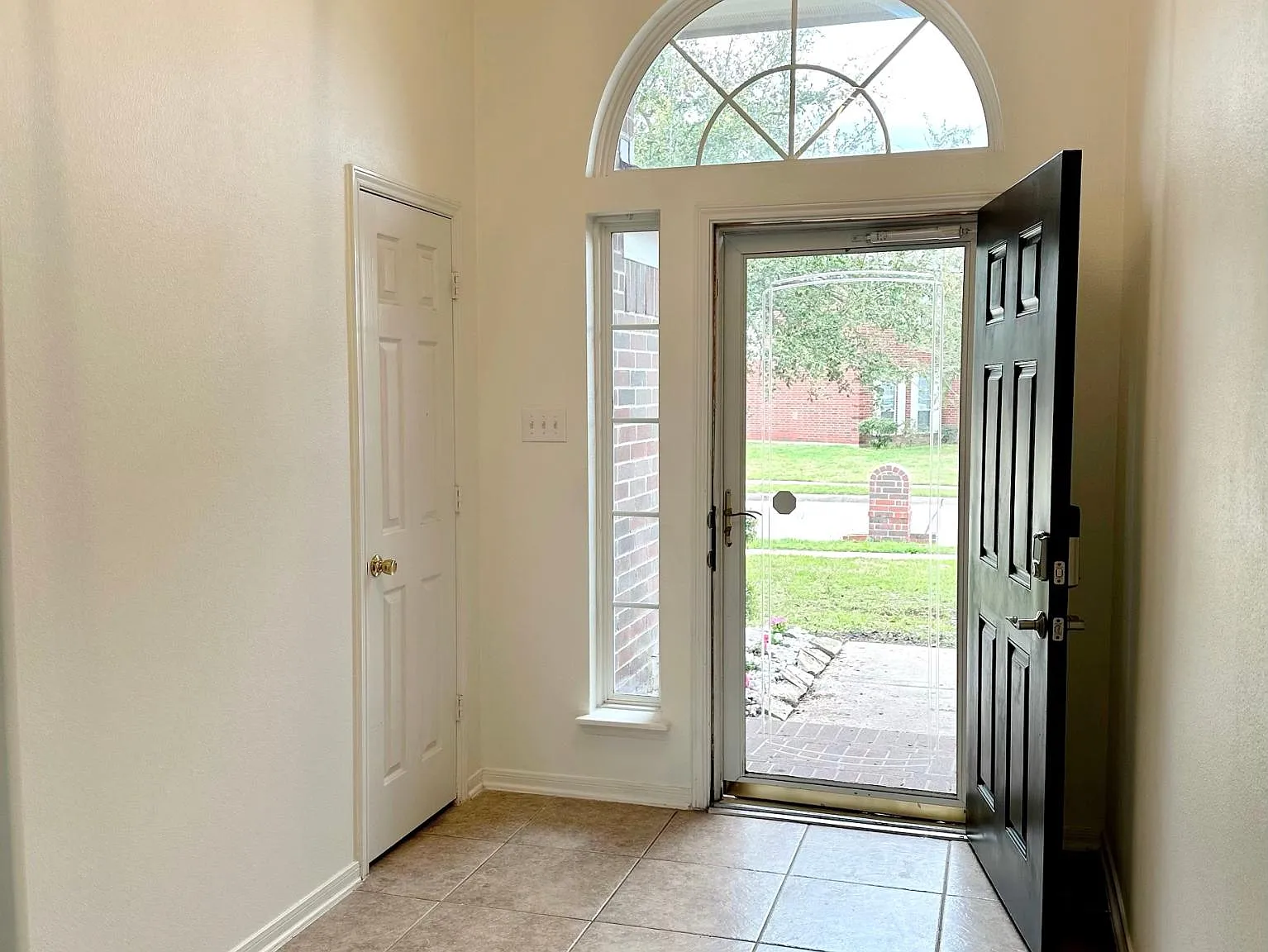 5630 Caraway Lake Dr — Photo 2