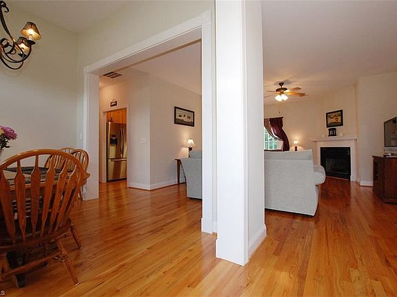 3rd image of 177 Donsdale Dr