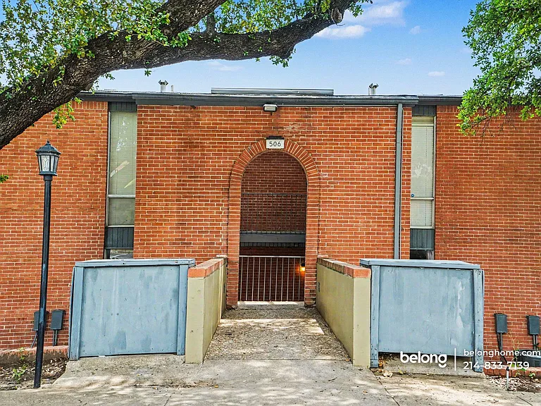 506 E Avenue J #B — Photo 1