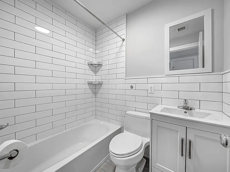 91 E 21st St #4 — Photo 9