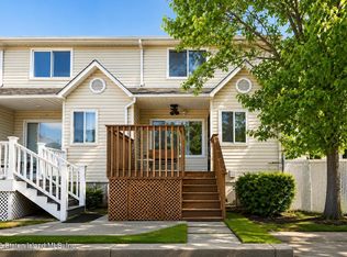 27 Sandy Ln, Staten Island, NY 10307