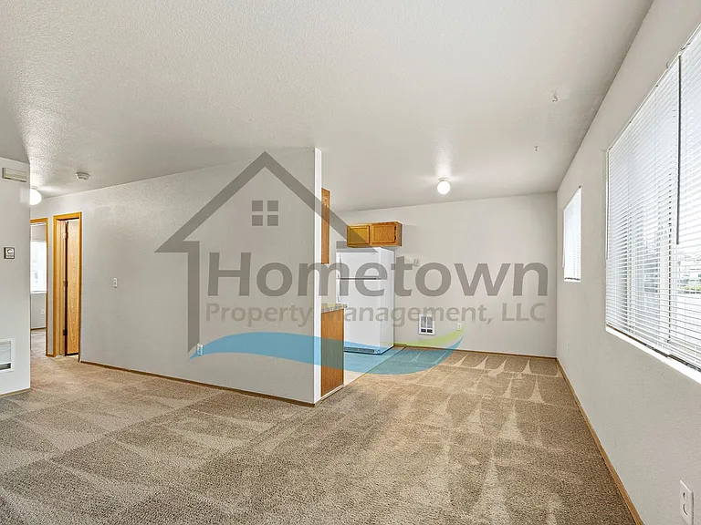 703 N Compton St — Photo 9