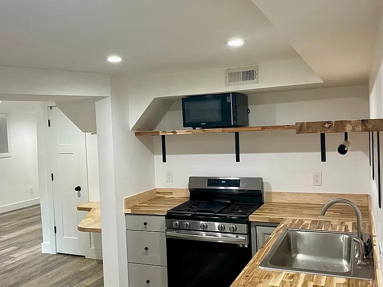 75 Parkwood Dr NE — Photo 3