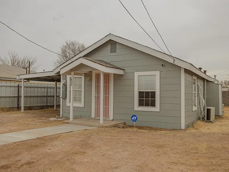809 Wilson St — Photo 2