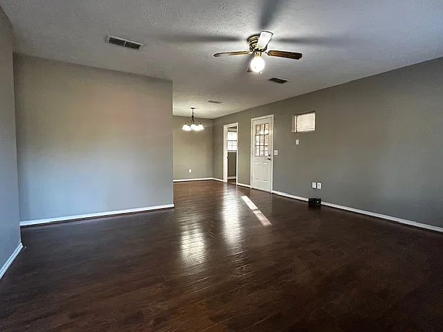 3 bed, 1.5 bath, 1362 sqft, $1,200 — Photo 2