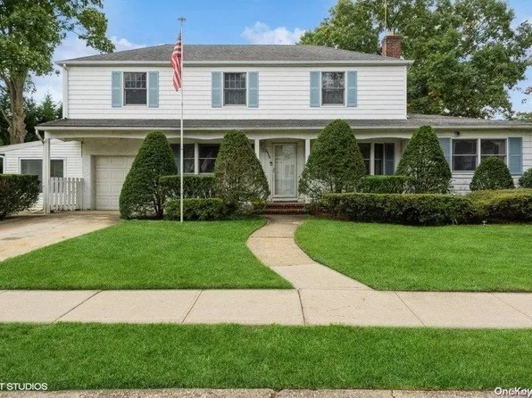 2928 Eaton Road E, Wantagh, NY 11793