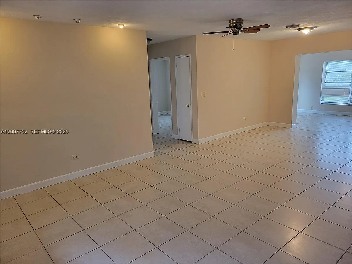 Photo 2 of 16 - 6856 NW 12th St - Plantation, FL Building Photo - 6856 NW 12th St