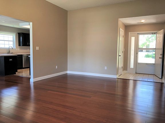 4th image of 703 Ames Dr