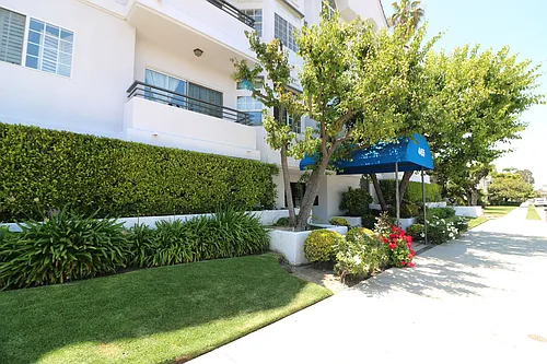 4455 Hazeltine Ave #207 Photo 1