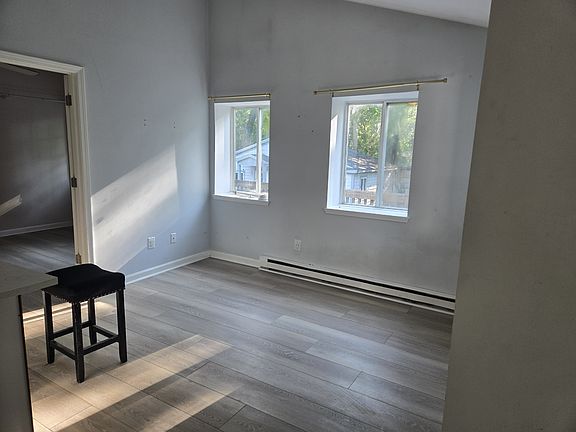 5th image of 6873 Saline Dr Unit 6