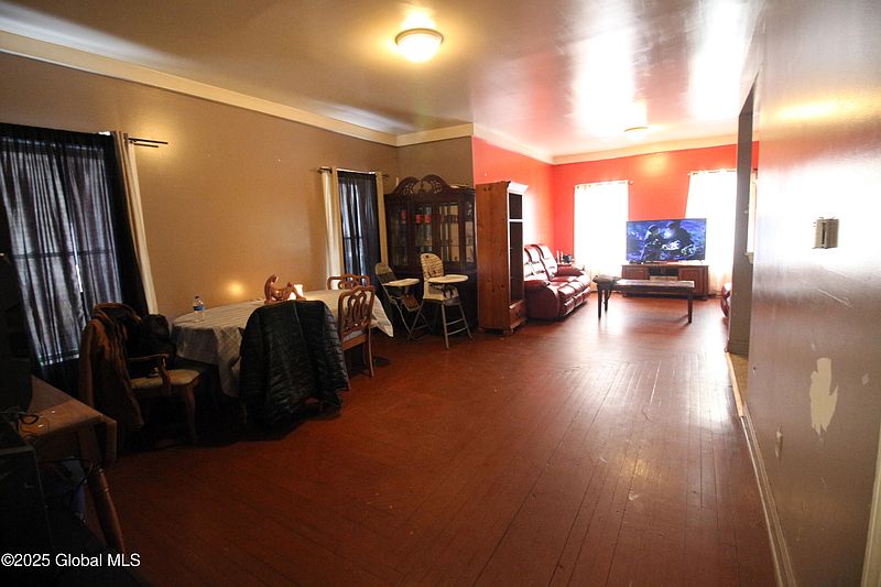 4th image of 111 Victory Avenue