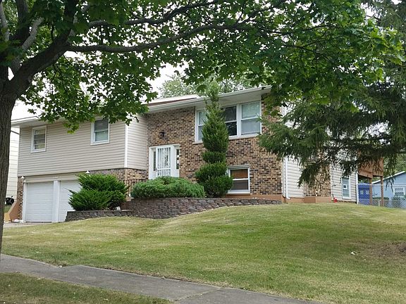 3rd image of 21919 Clyde Ave