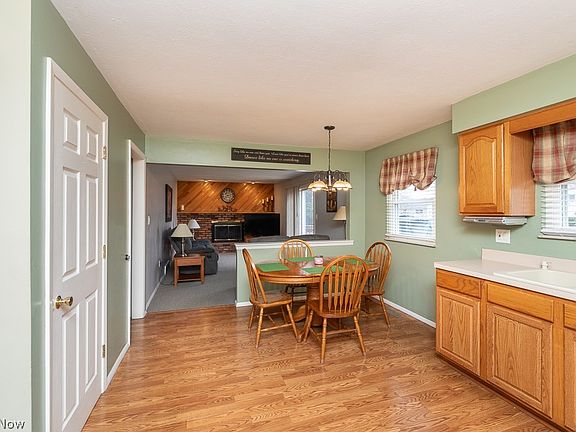 5th image of 3289 Twain Cir