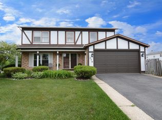 376 Canyon Trl, Carol Stream, IL 60188