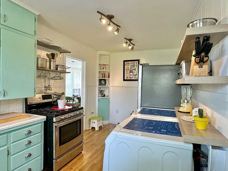Interior Photo - Kitchen (includes all appliances shown)