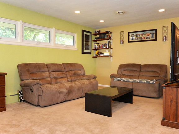 5th image of 3215 Pinecrest Dr