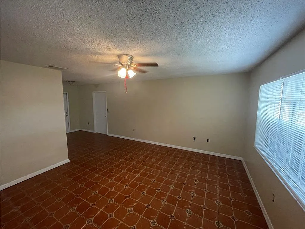 2 bed, 1.0 bath, 858 sqft, $1,550 — Photo 2