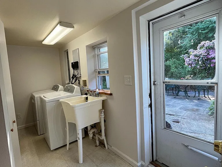 1213 Farmington Ln — Photo 19