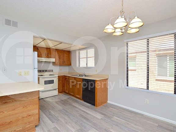 4th image of 918 N Revere Dr #102