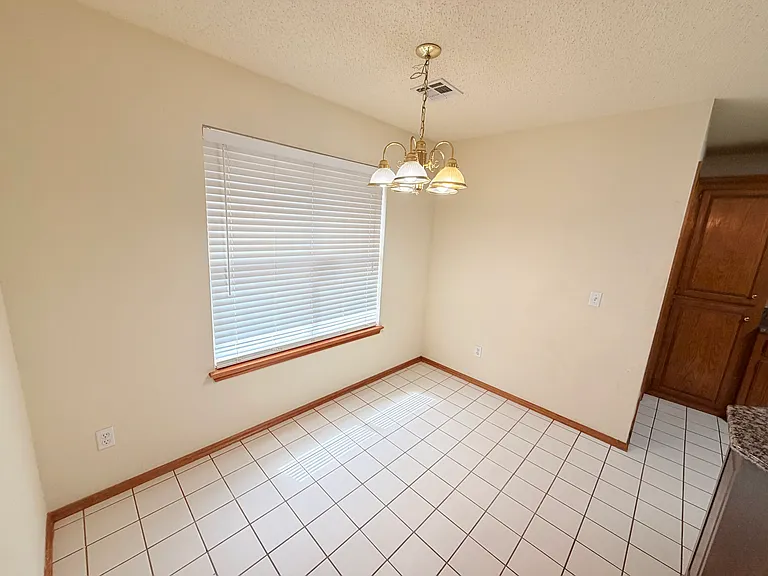 8812 NW 85th Pl — Photo 5