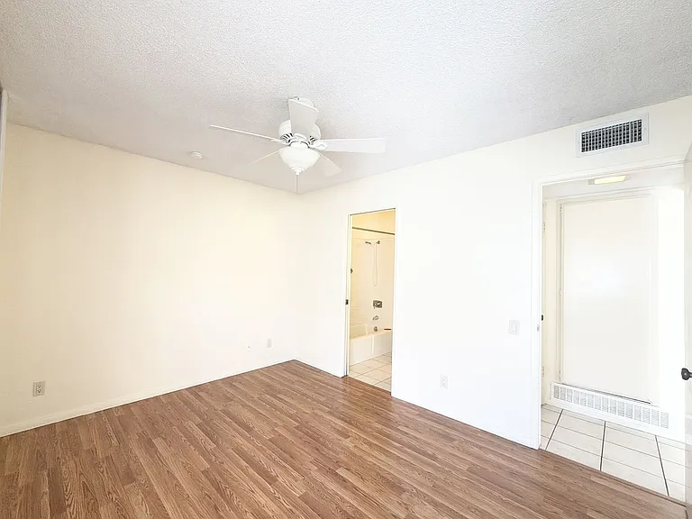 2550 Miramonte Cir E #C — Photo 14
