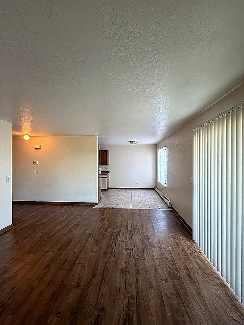 348 Stratford Way — Photo 3