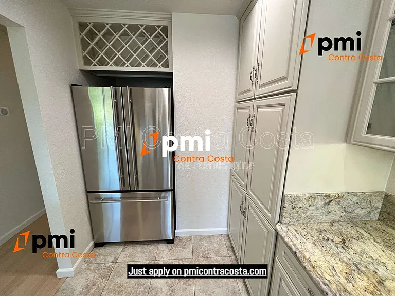 409 Camelback Rd — Photo 10