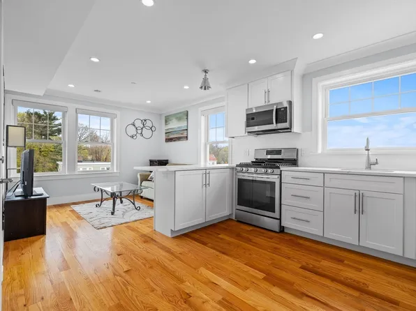 650 Hyde Park Ave #4, Roslindale, MA 02131