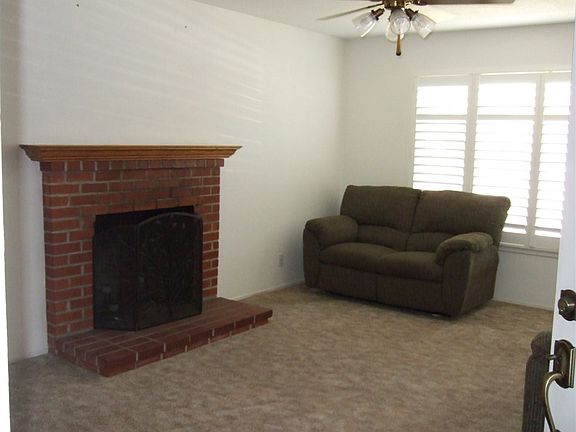 3rd image of 4756 E Orleans Ave