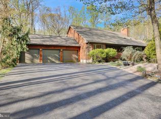 13 Crestview Dr, Fleetwood, PA 19522