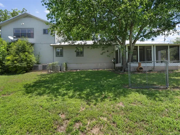 6448 River Oaks Dr, Kingsland, TX 78639