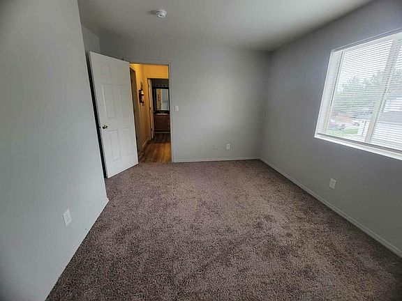 4th image of 146 Sagebrush Ave