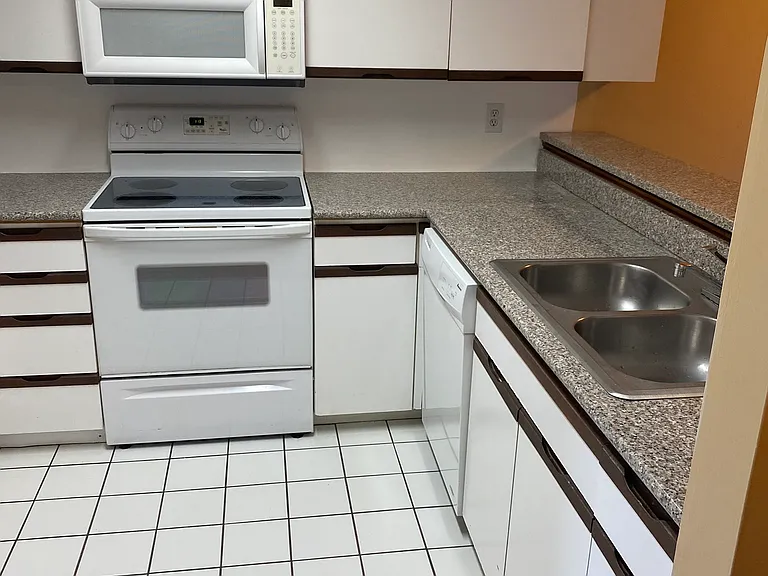 1201 Laurel Ave #305 — Photo 11