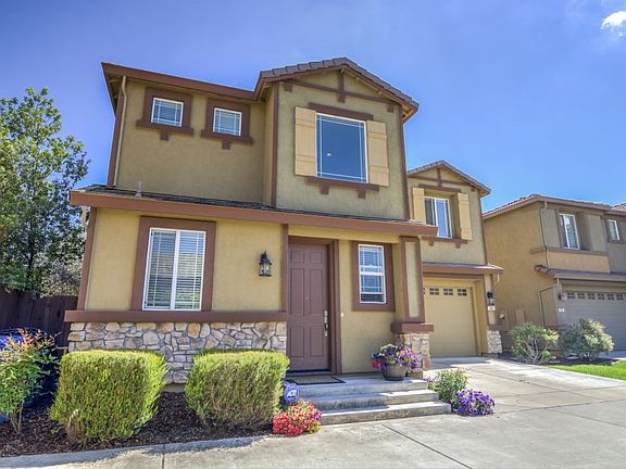 2nd image of 440 Caravaggio Cir