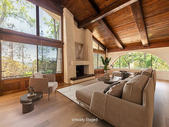 Family Room (virtually staged)