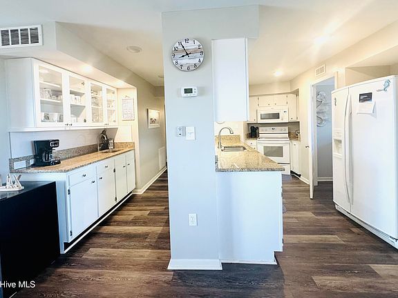 3rd image of 1505 Salter Path Road #325