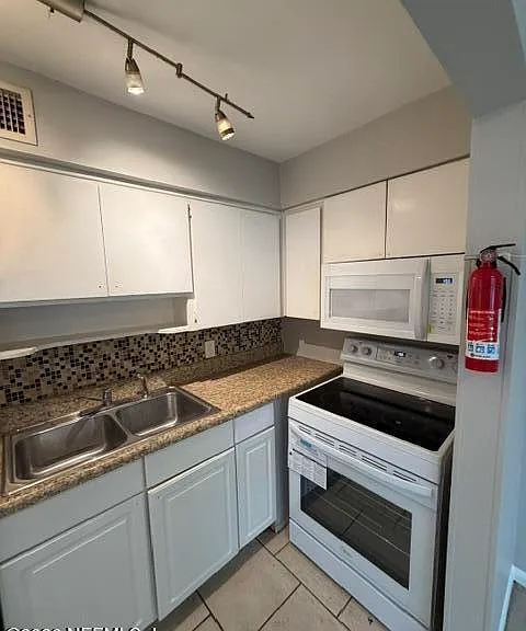 3044 Walton St #4 — Photo 5