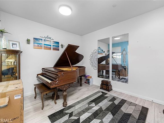 4th image of 144 Royal Way