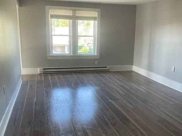 219 W 8th St #1, Connersville, IN 47331