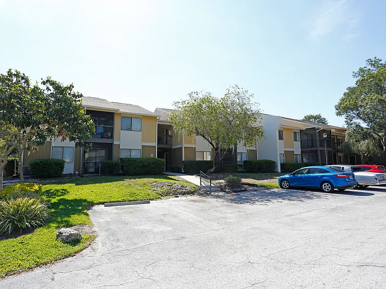 Stone Creek Apartments — Photo 38