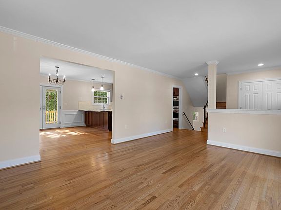 5th image of 9836 Belhaven Rd