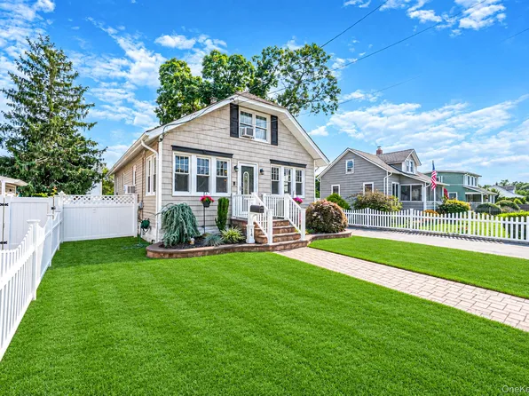 14 Andrew Avenue, Islip Terrace, NY 11752