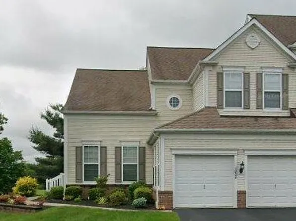1824 Emerald Dr, Orefield, PA 18069
