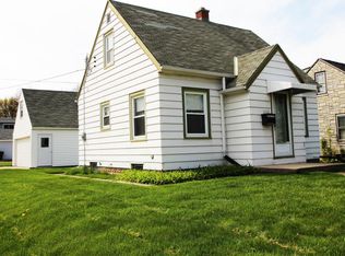 1023 S 89th St, West Allis, WI 53214