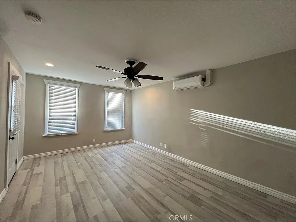 Building Photo - 128 1/2 N Ivy Ave