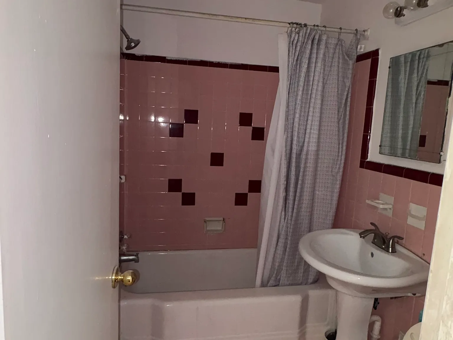 2 bed, 842 sqft, $1,325 — Photo 4