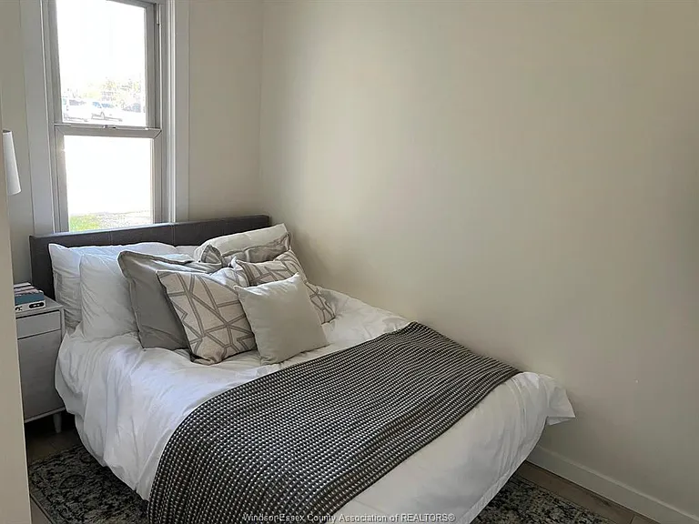 9 Medora Ave W — Photo 8