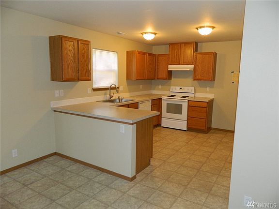 4th image of 8305 209th Avenue Ct E